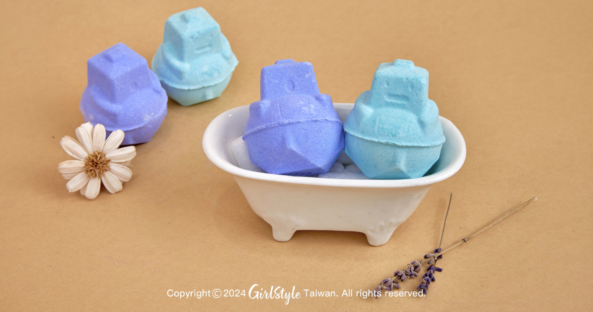 LUSH機械寶貝汽泡彈(右)、甜睡寶貝汽泡彈(左)