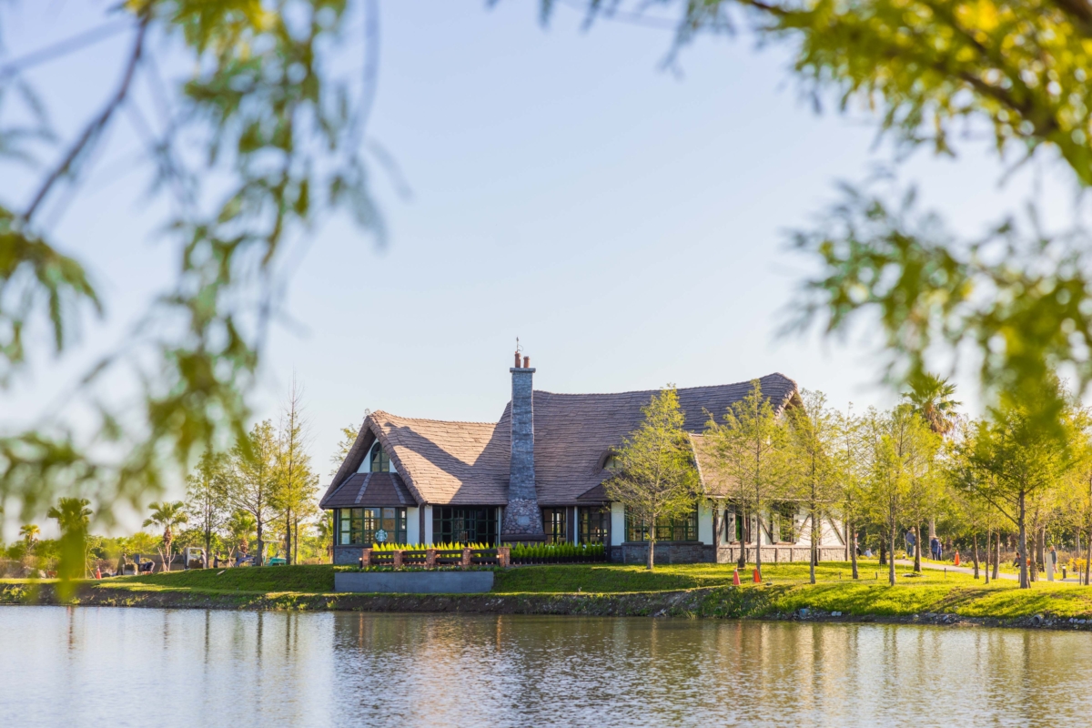 星巴克花蓮理想門市，伴隨絕美湖景