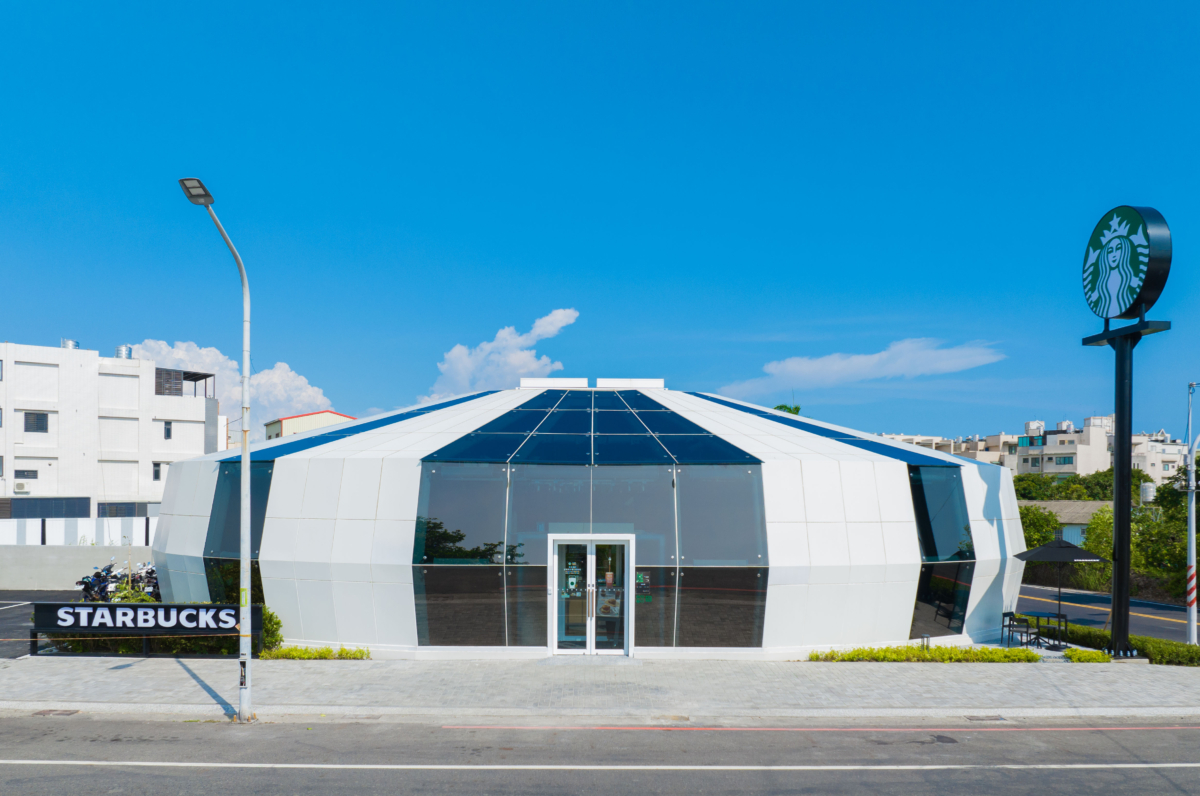 星巴克台南麻豆門市，是本地首間以柚子意象的門市。