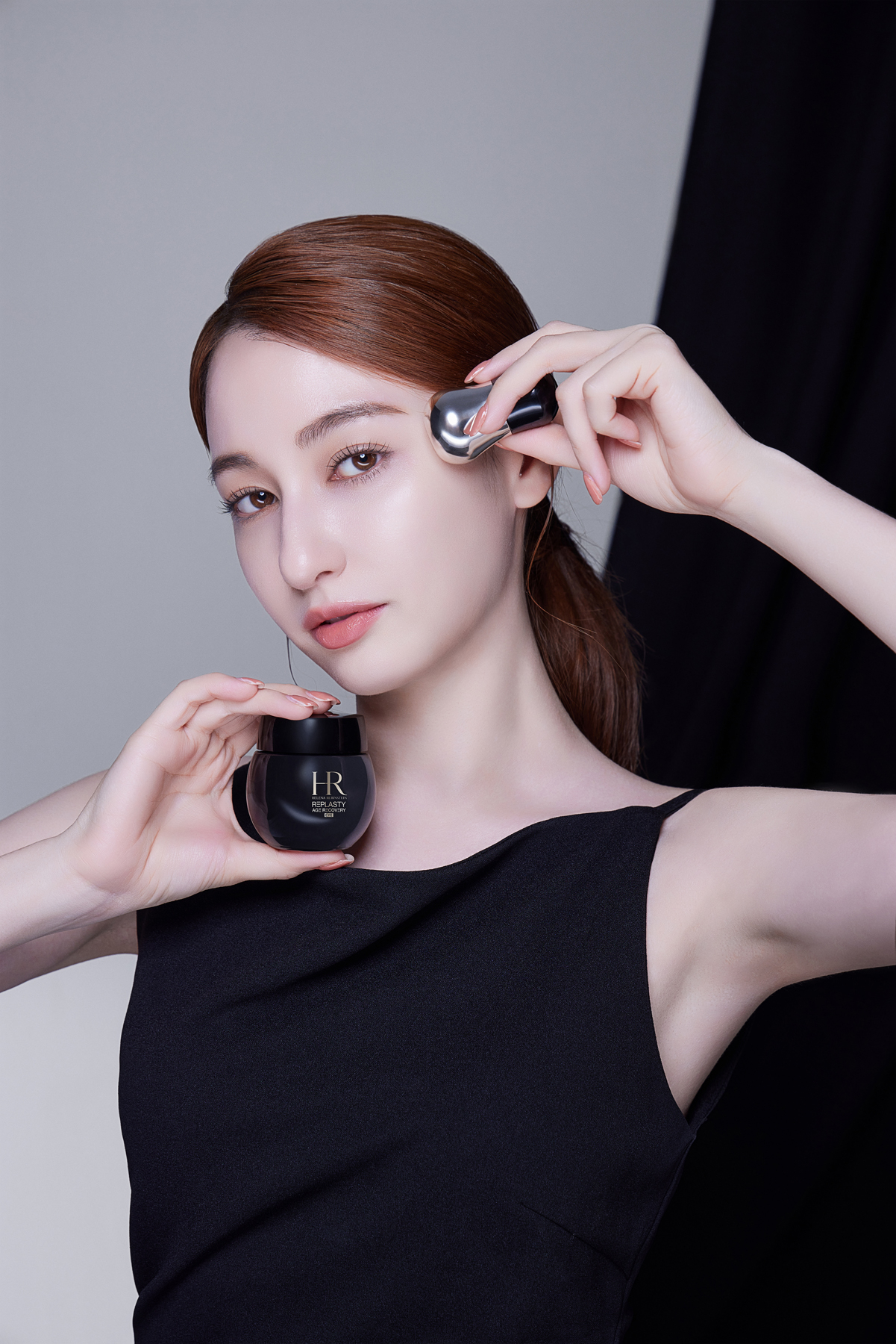 HR赫蓮娜專為眼周量身訂製「頂級雙效亮眼珠」