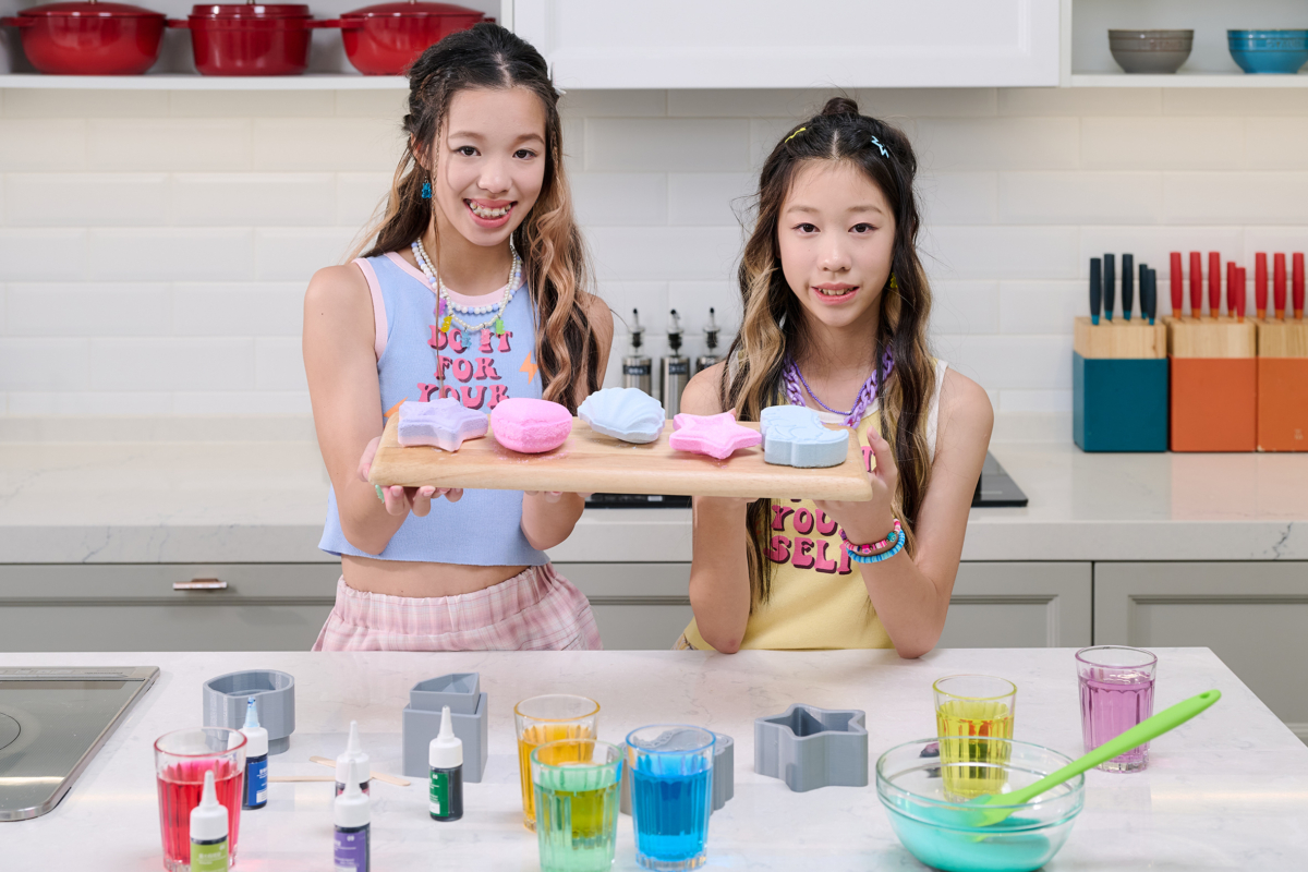 Bubble Bomb 品牌創辦人雙胞胎姐妹檔Clair&Tyra與炸彈寶系列