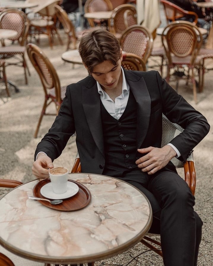 22歲低音提琴美男子Marc André西裝筆挺