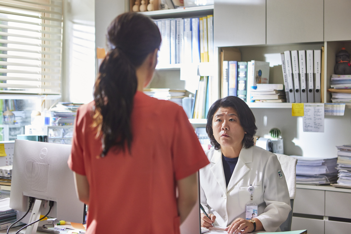 李姃垠《精神病房也會迎來清晨》與朴寶英對戲