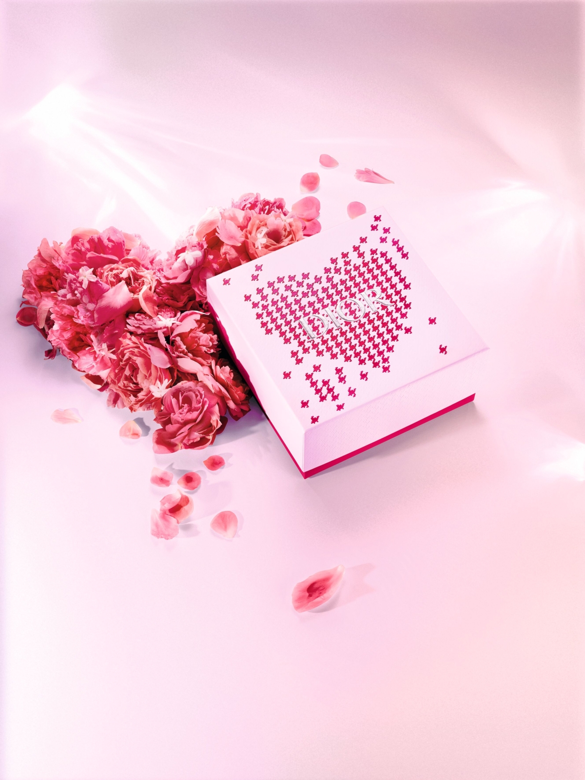 迪奧粉紅千鳥格紋包裝服務限量登場