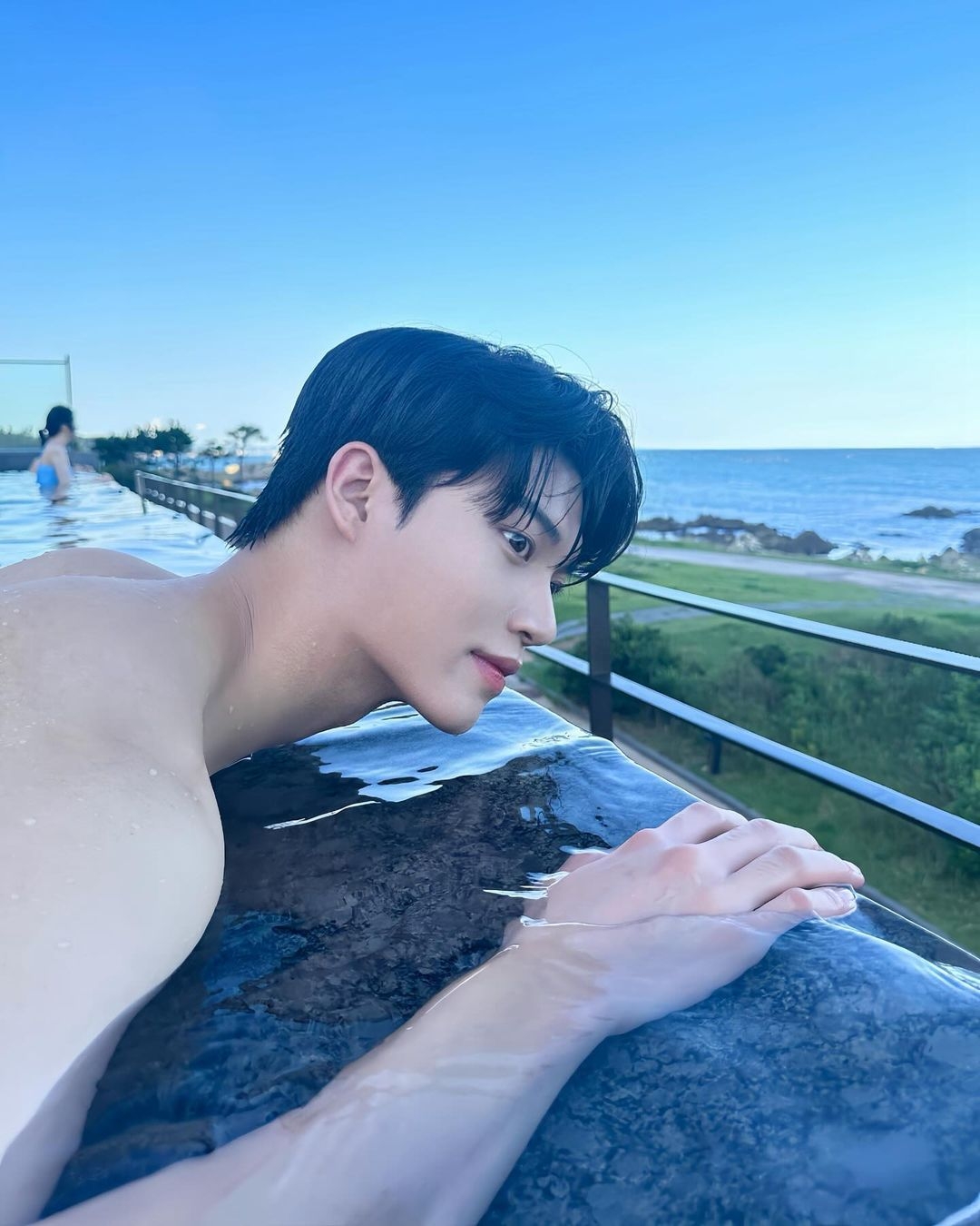 韓國男模吳在亨泳池照