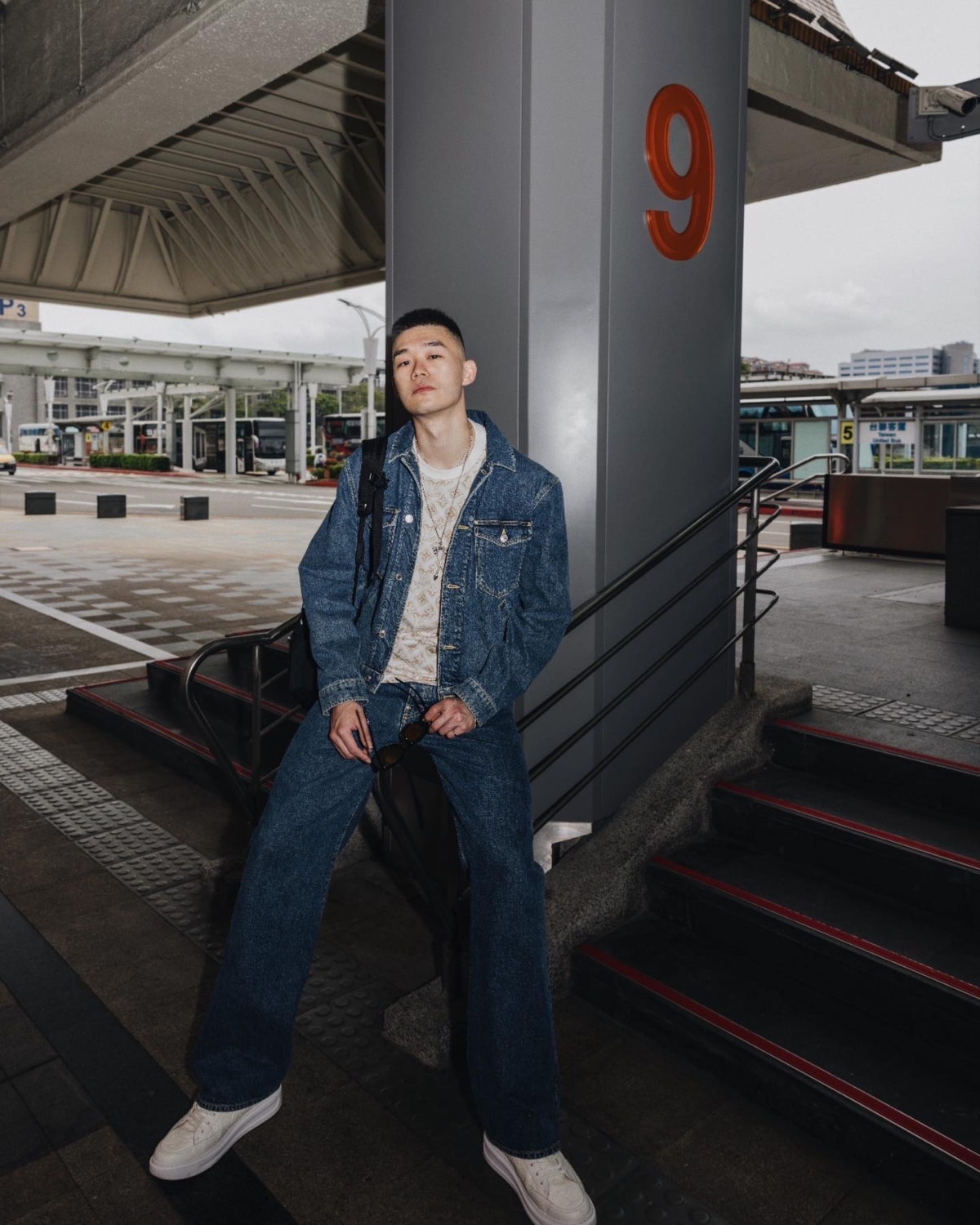 王齊麟穿搭全身丹寧