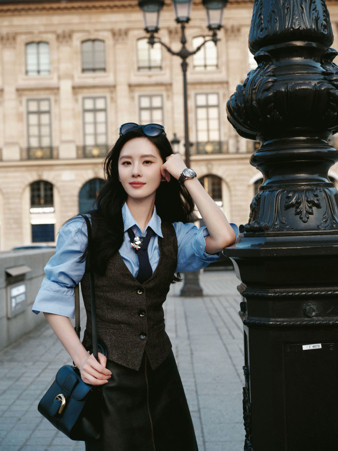 劉詩詩肩揹Delvaux Brillant Mini Black