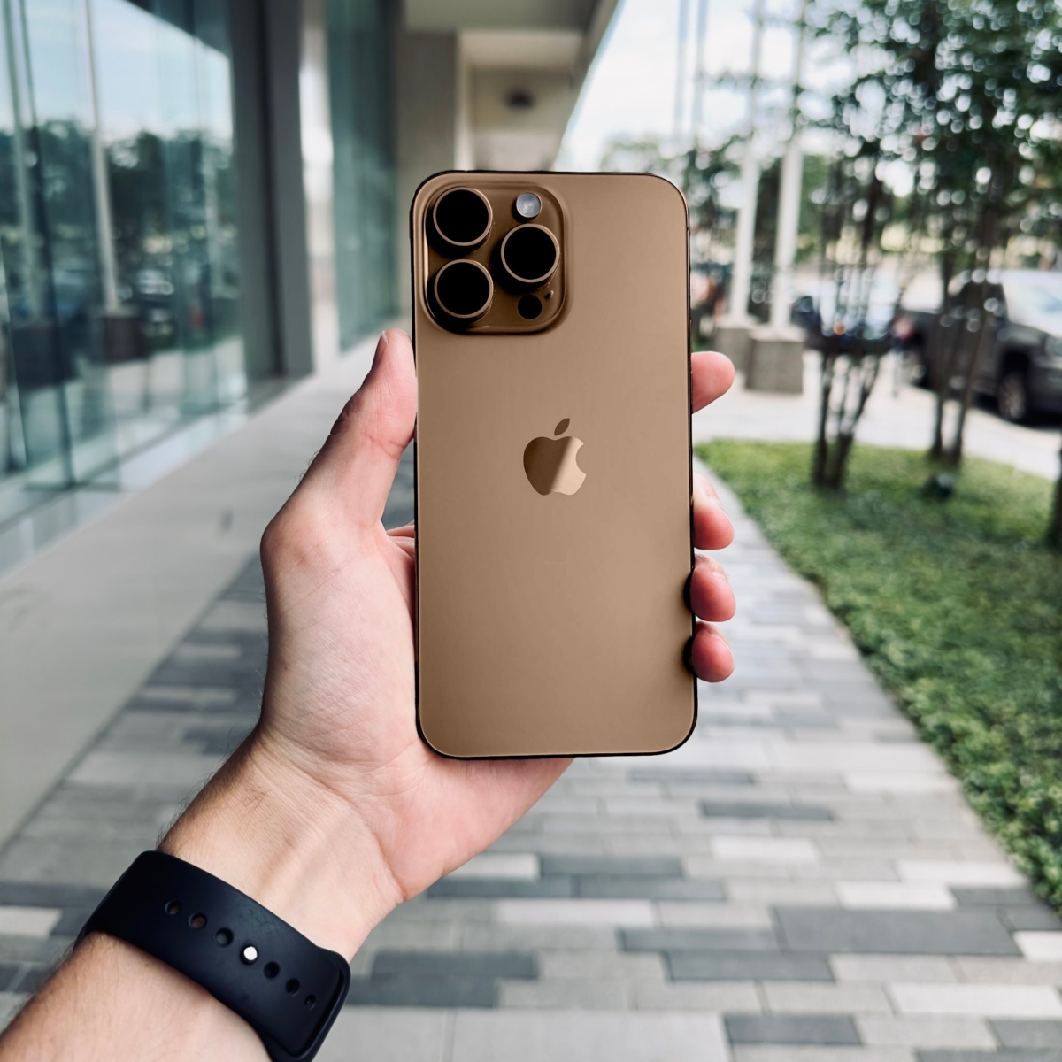 iPhone 16 Pro全新「美拉德」上手照