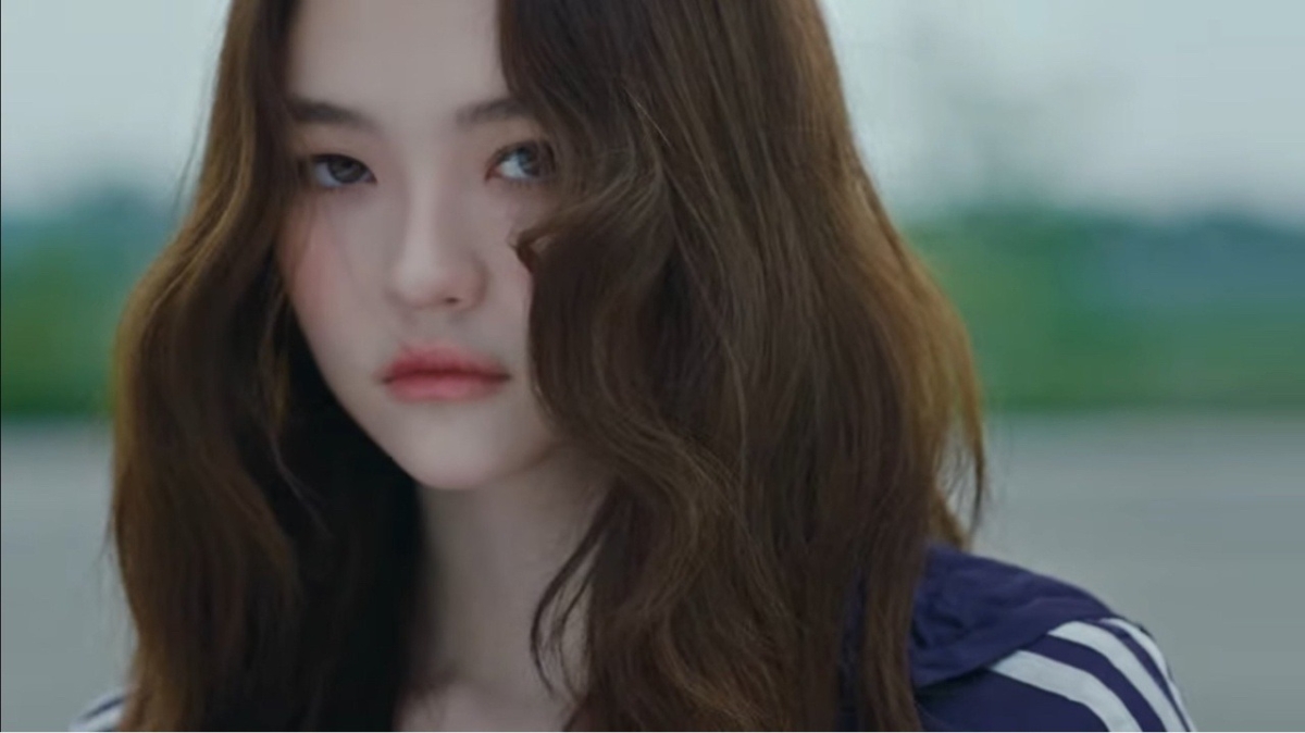 MEOVV第一位成員Ella Gross