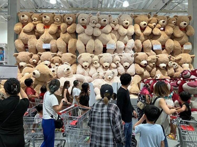 沖繩COSTCO巨大玩偶受歡迎