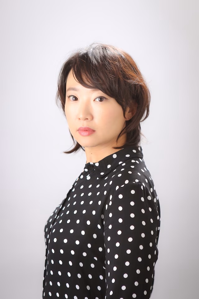 松岡依都美曾經與綾野剛在2016年的影劇作品合作過。