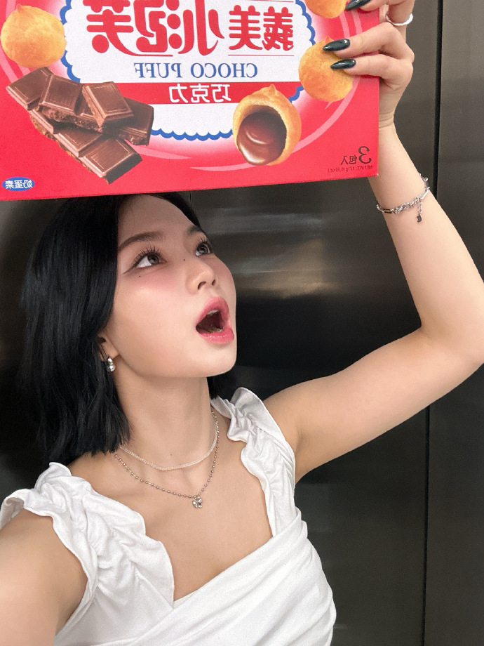 STAYC李彩煐ISA也喜歡義美小泡芙