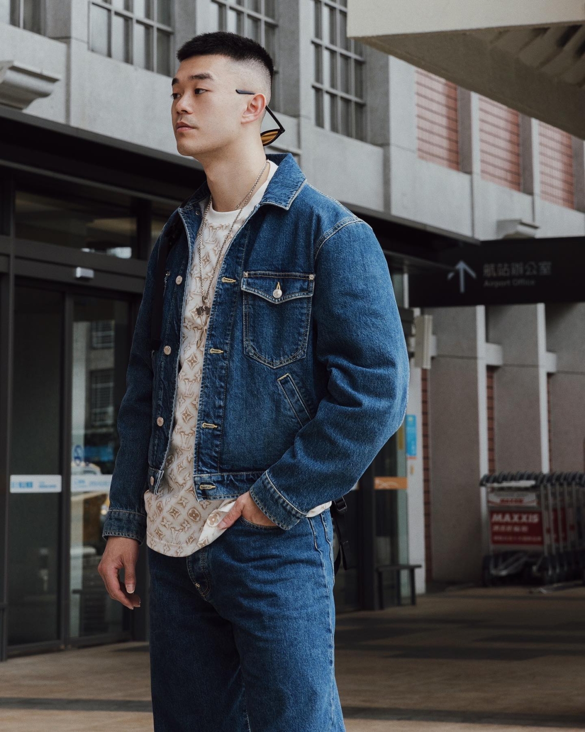 王齊麟穿搭全身丹寧