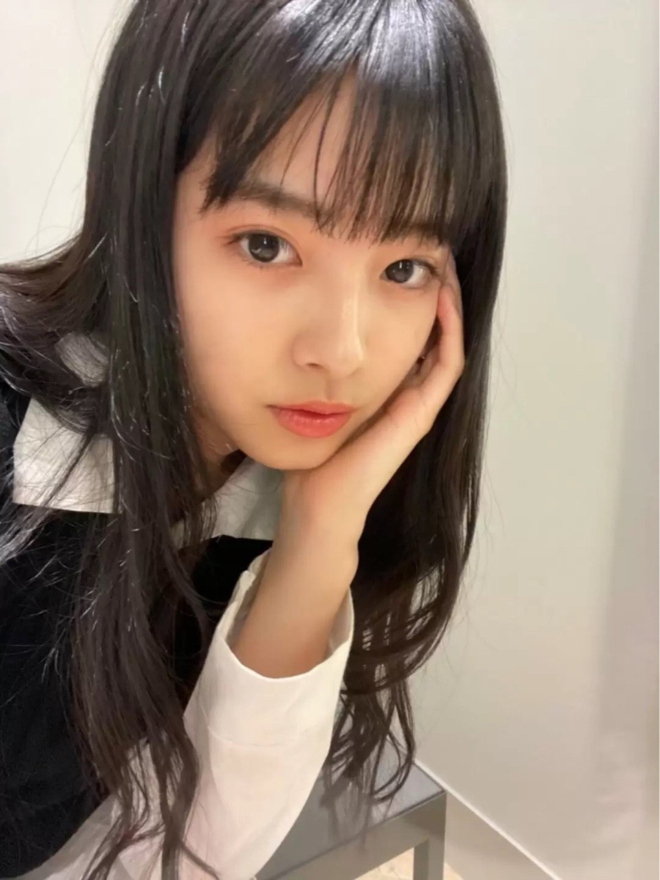 韓國新女團MEOVV第四位成員ANNA出道前自拍