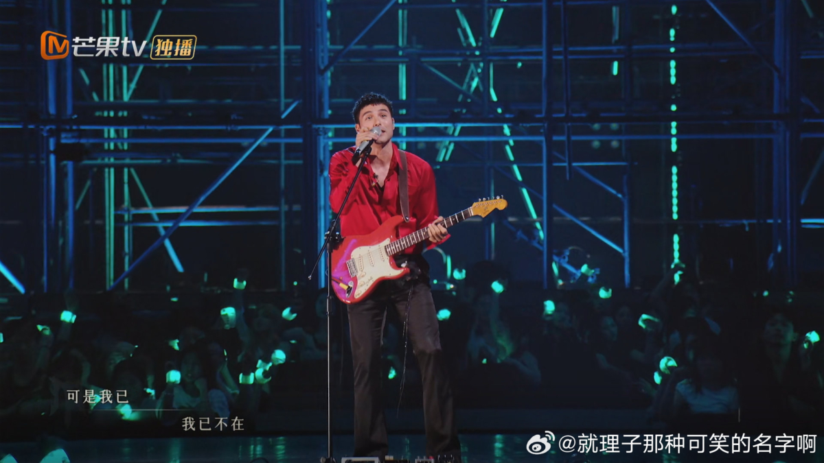 鳳小岳舞台魅力強大。