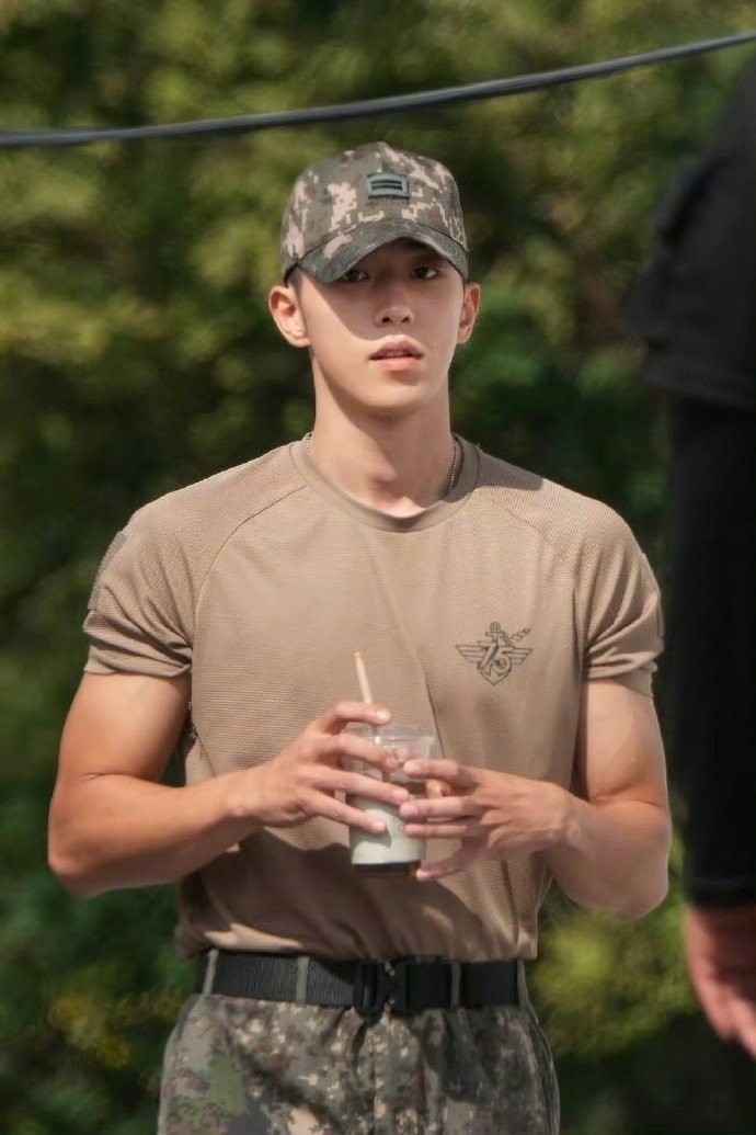 南柱赫終於要退伍啦!