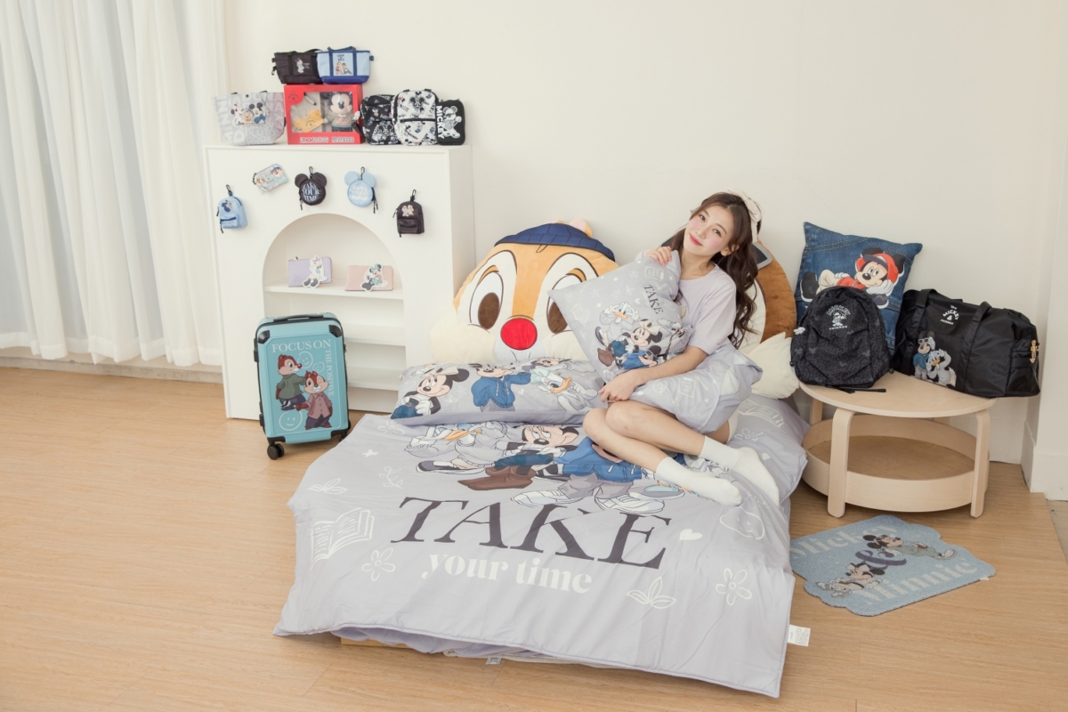 7-ELEVEN以米奇與好朋友「Keep It Real」為主題,主打將米奇與好朋友帶入真實世界,自10月2日1500起推出新全店精品「Mickey & Friends 都市潮流」集點活動