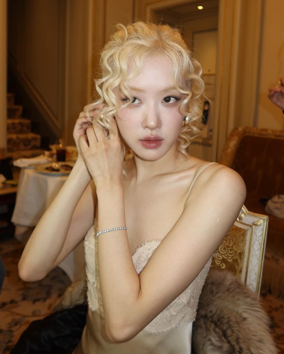 Rosé巴黎時裝周出席YSL大秀