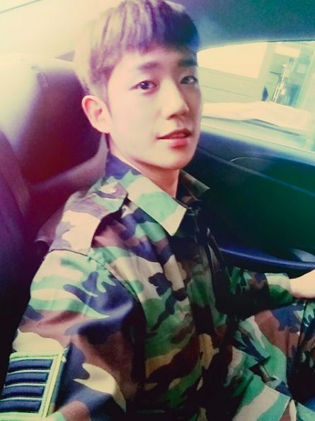 丁海寅當兵照。