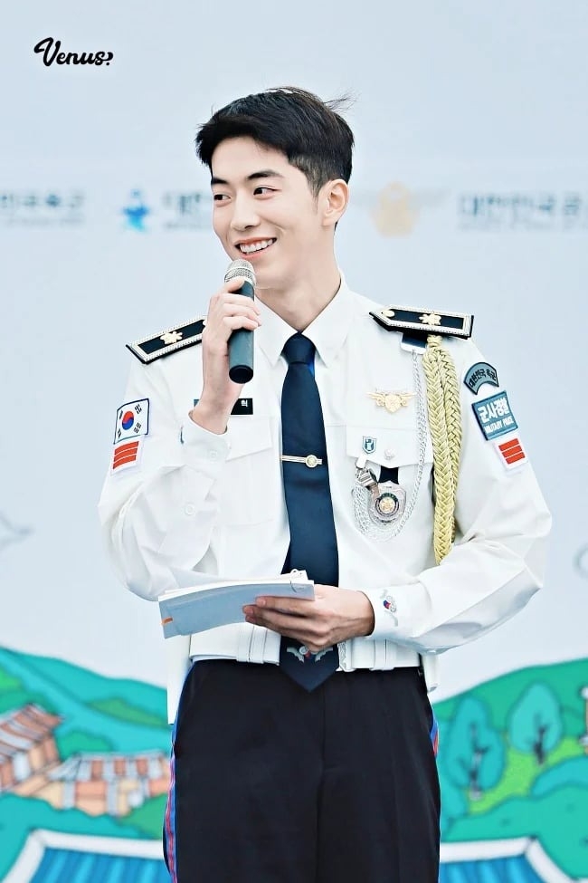 南柱赫軍中練出肌肉體格