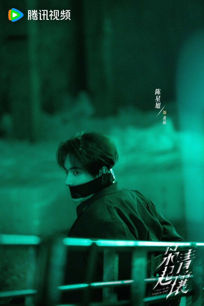 炎拓背負著雙親死亡的變故展開暗地復仇。