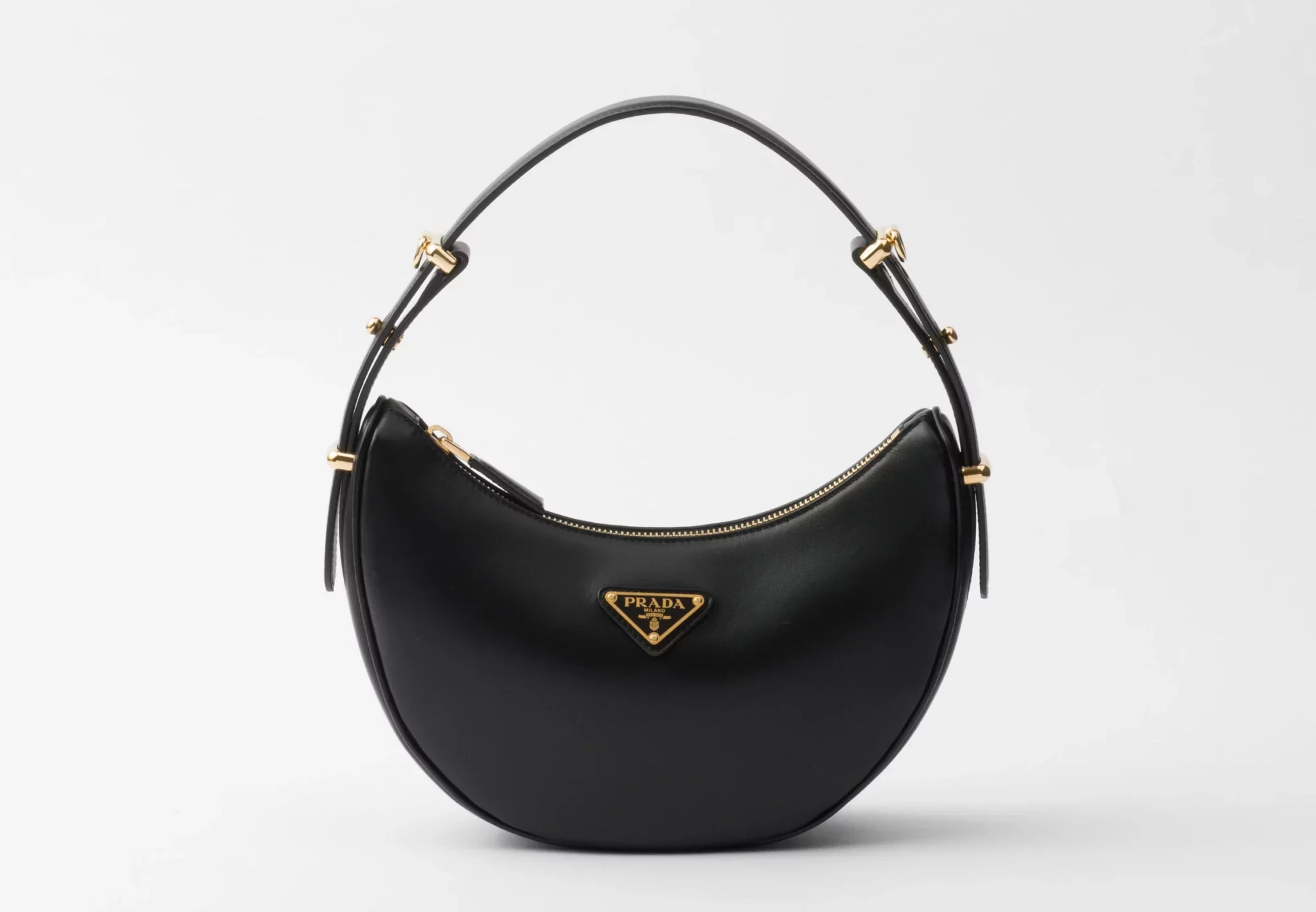 Prada Arqué 皮革肩背袋，NT$ 89,000