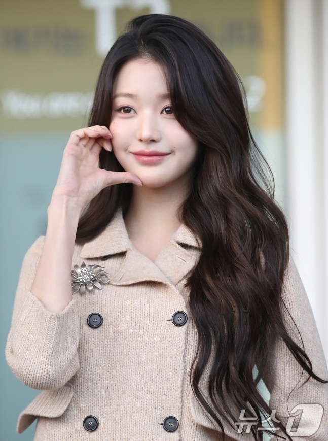 IVE成員張員瑛臉頰愛心