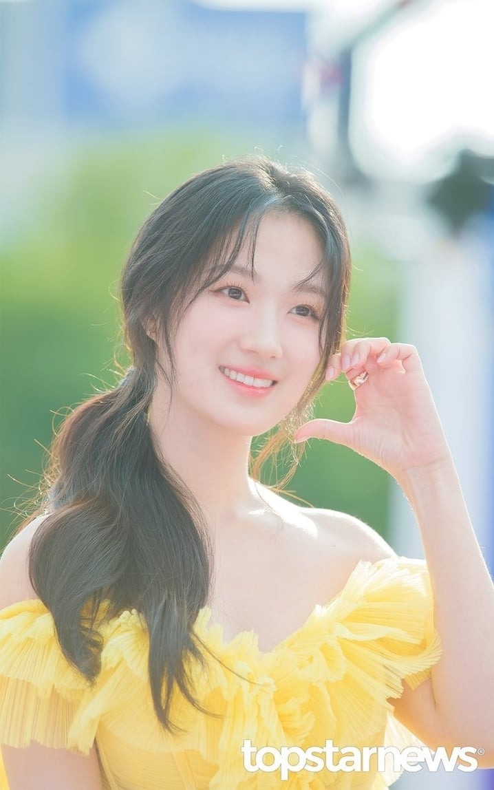 《背著善宰跑》金惠奫比臉頰愛心