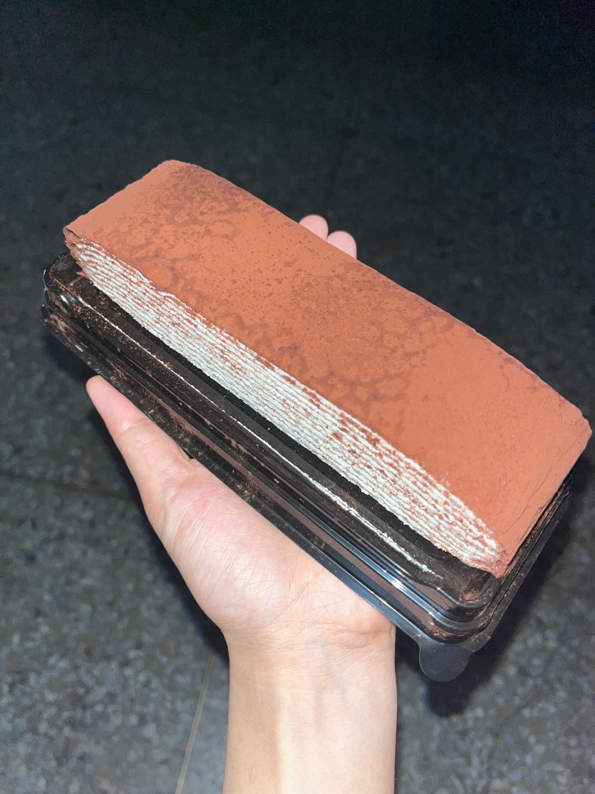 全聯提拉米蘇千層蛋糕的香濃咖啡香氣、豐富層次口感令人著迷。