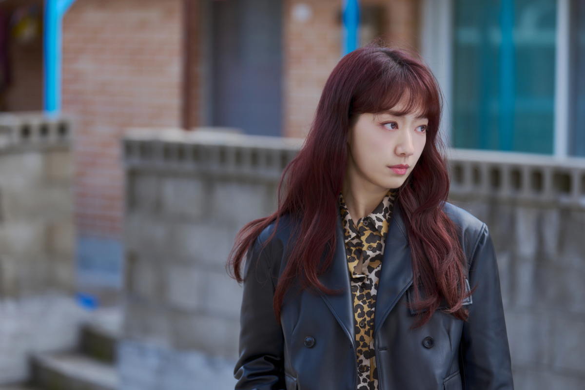 Disney+熱播《來自地獄的法官》朴信惠扭轉過往甜蜜形象