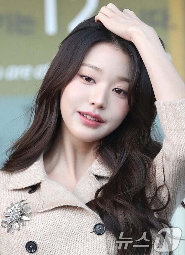 20歲張員瑛展示成熟氣場