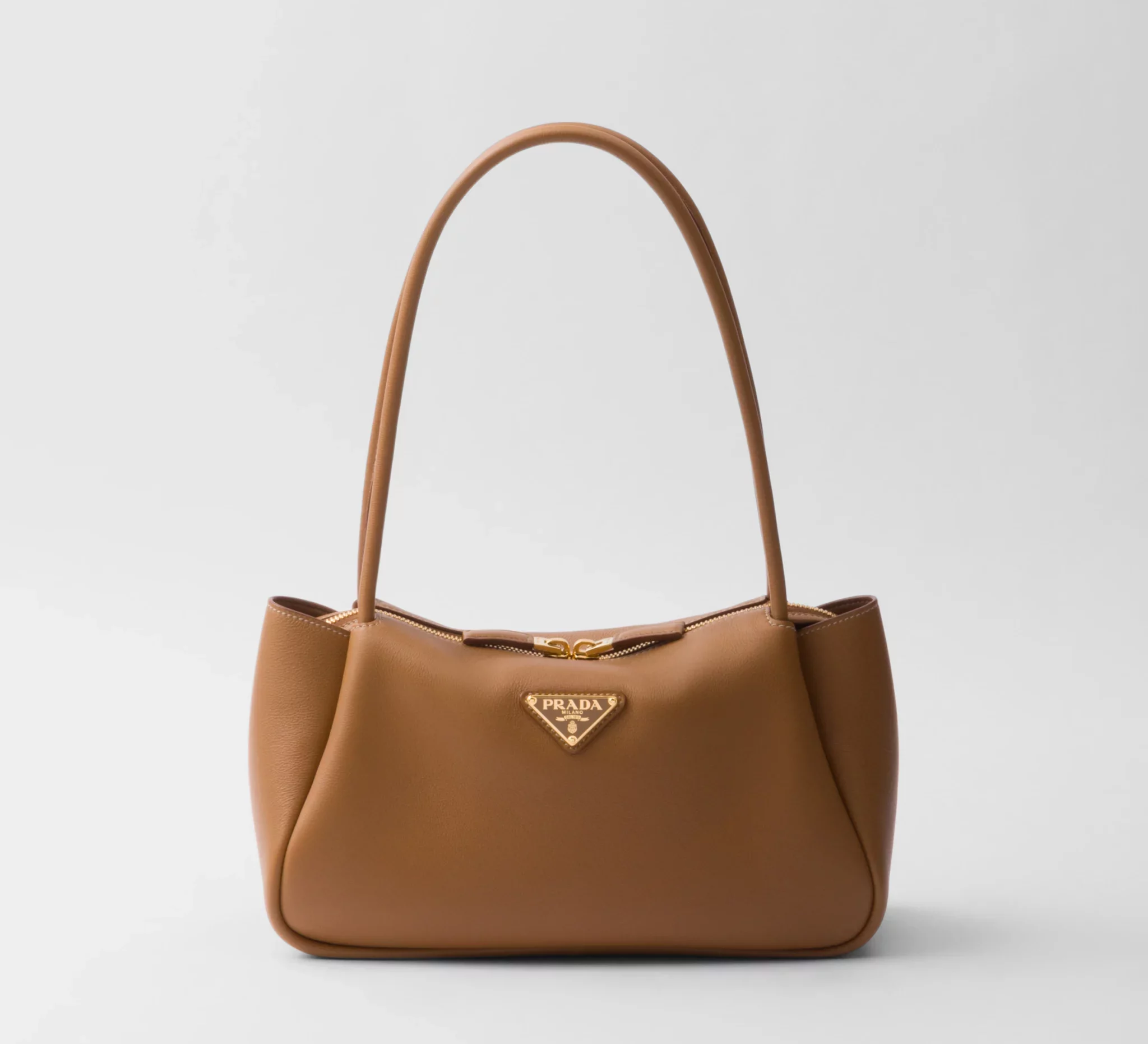 Prada 中號皮革手袋，NT 100,000