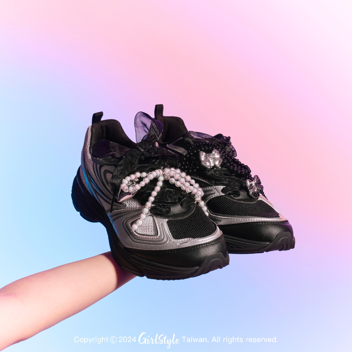 《想要穿搭Y2K潮酷風格就選這雙了!》