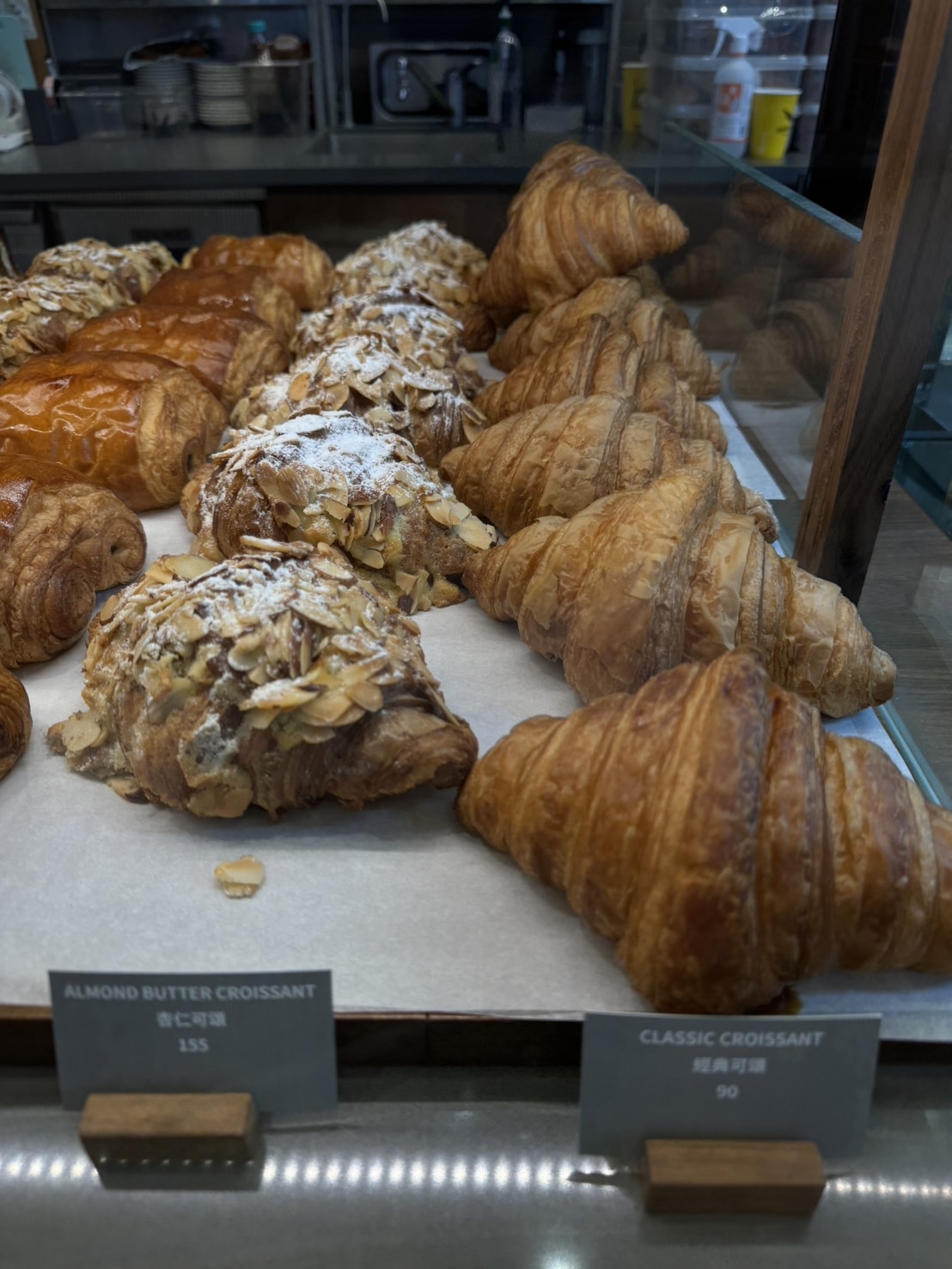 Dreamers Coffee攜手美妝品牌Bobbi Brown聯名