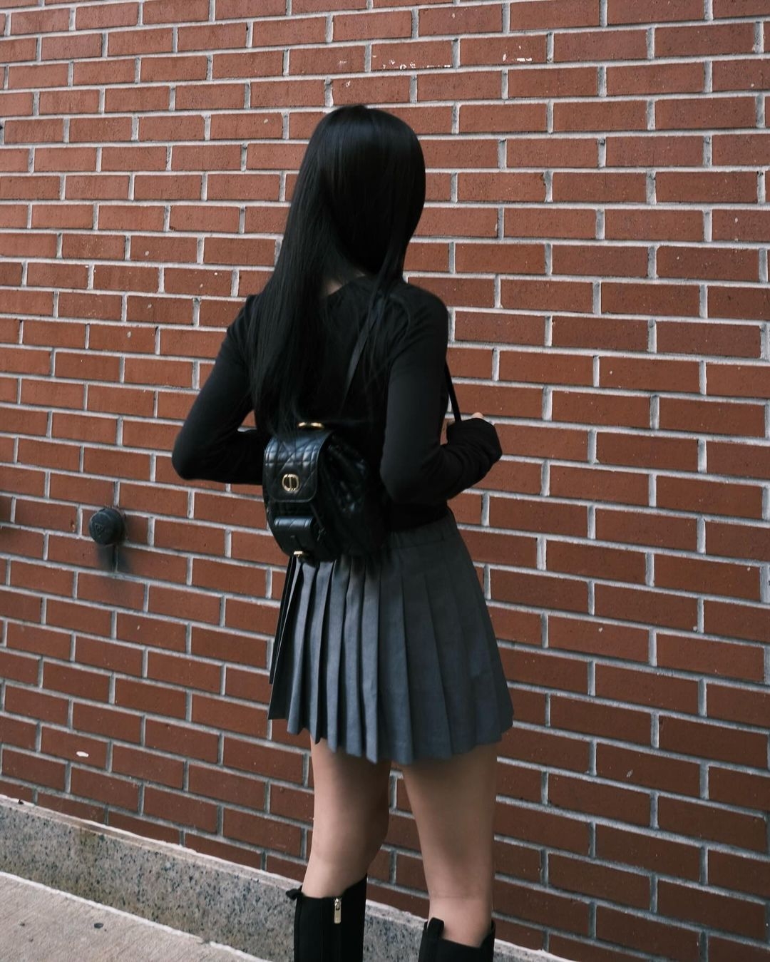 JISOO IN DIOR CARO BACKPACK 