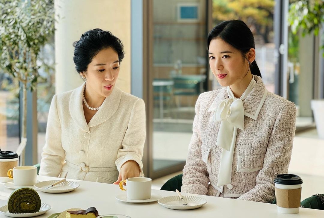 鄭恩彩在《安娜》飾演真千金。