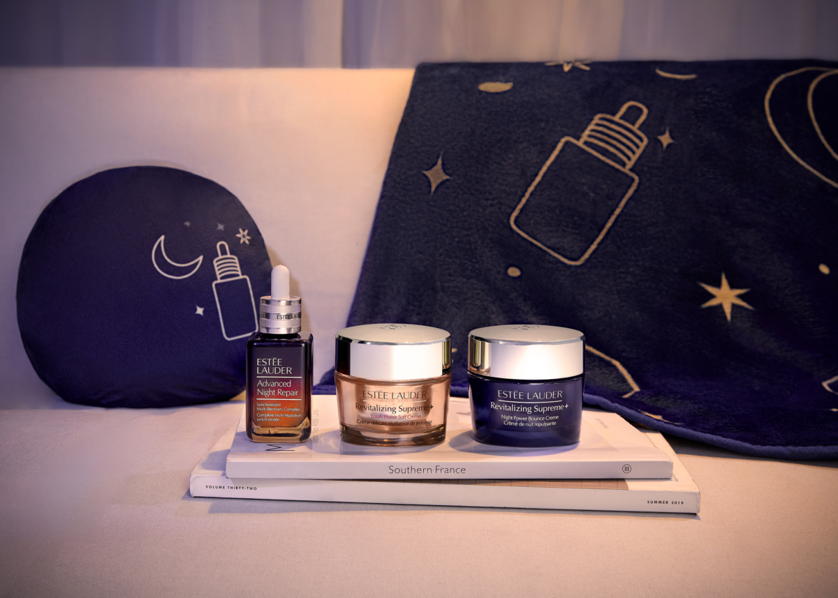 【雅詩蘭黛 雙11】11月1日~11月11日,於全台雅詩蘭黛百貨專櫃、雅詩蘭黛官網旗艦館或momo品牌旗艦館消費滿NT$4,111元,即贈超級限量的「陪你甜睡星空抱抱毯」!