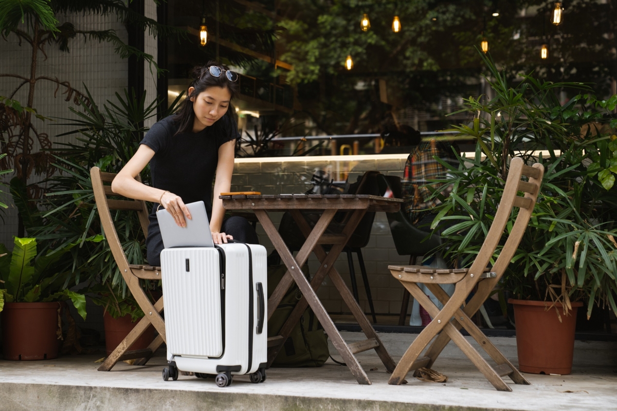 KK50 Alfred商務登機箱,筆電保護層多功能收納輕鬆取用,愛豆每場表演都能無縫優雅趕場!