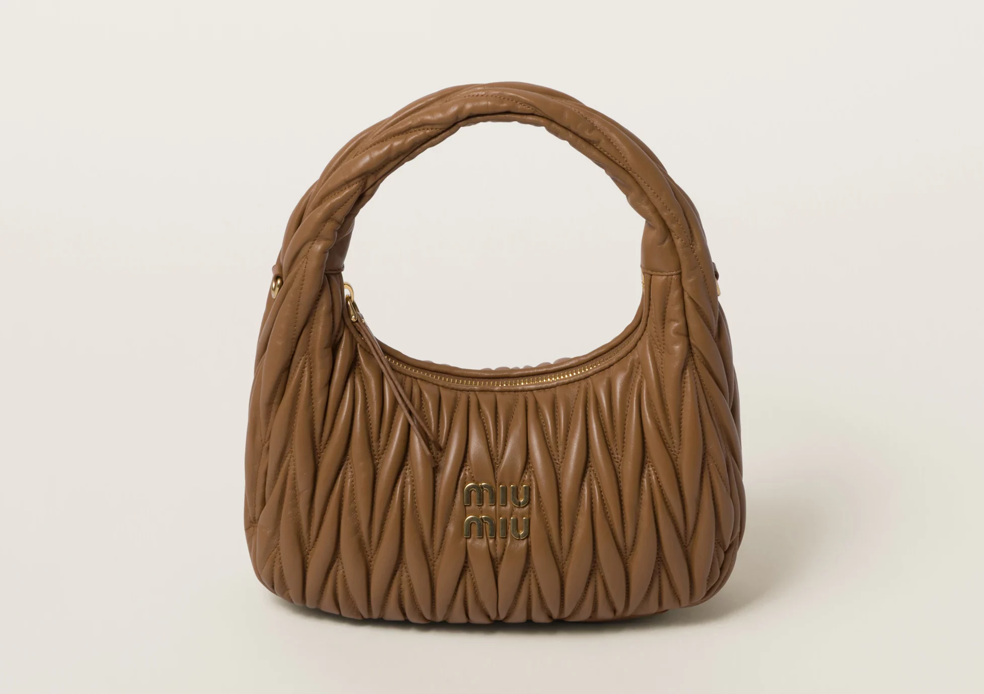 Miu Miu Wander Matelassé納帕軟皮半月形手袋,NT$ 94,000