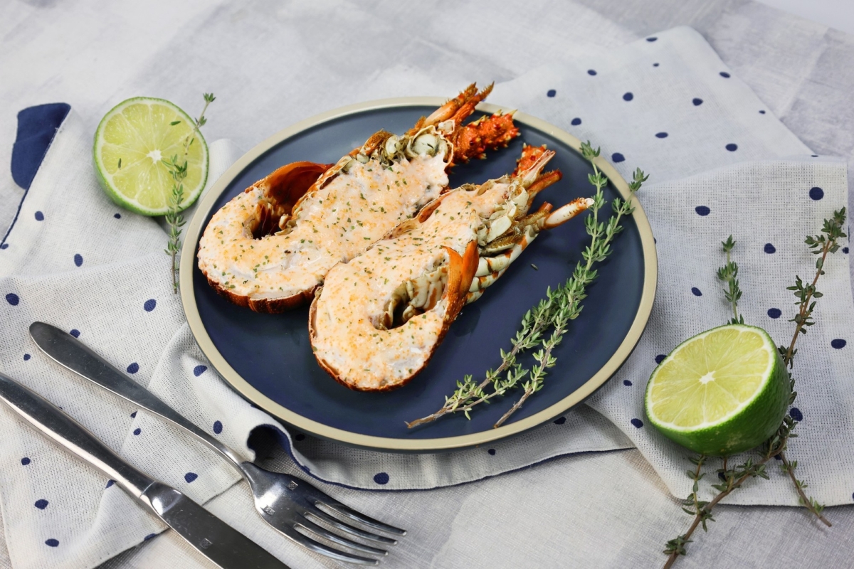 10月底以前限定戶籍里民享雙重優惠，再加碼蒜香奶油焗烤龍蝦半尾！