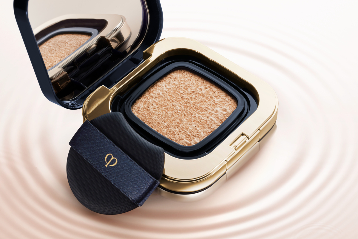 肌膚之鑰 水潤光采氣墊粉霜全一式，NT$3,300 / 補充蕊 $3,000