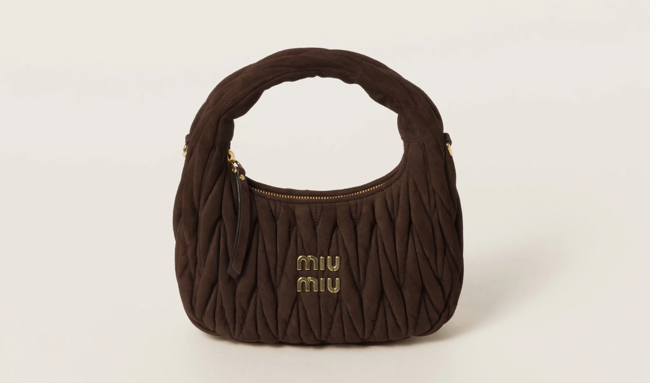 Miu Miu Wander matelassé 麂皮半月形手袋,NT$ 90,000