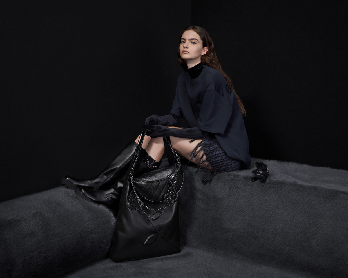 CHARLES & KEITH X BLVCK PARIS 玫瑰肩背包，NT$4,490