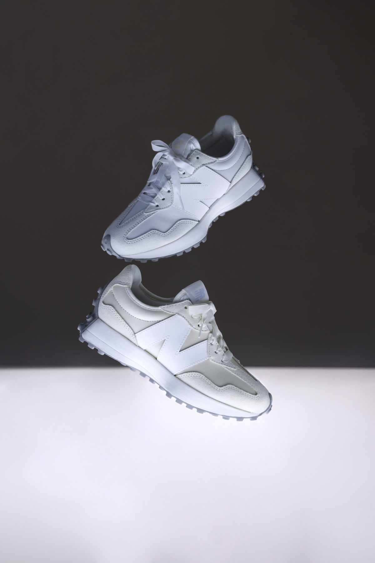 New Balance 327，NT$2,980