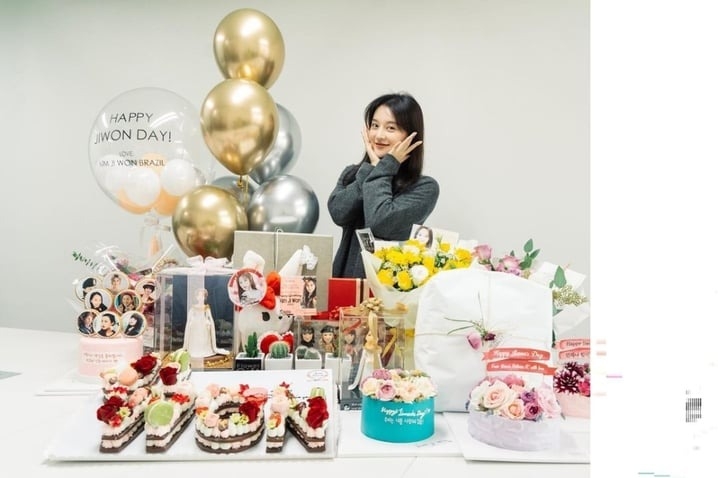 金智媛2019年生日認證照