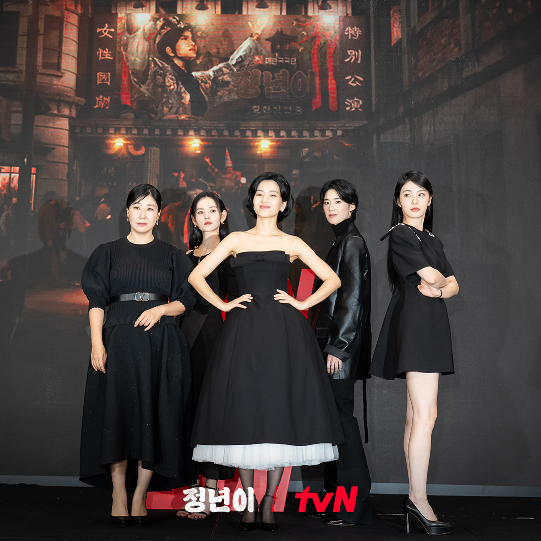 金泰梨、辛叡恩、羅美蘭、鄭恩彩、金允慧出席《正年》記者會