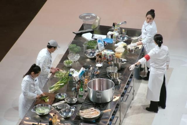 《黑白大廚》開放式廚房耗費許多心力打造而成。