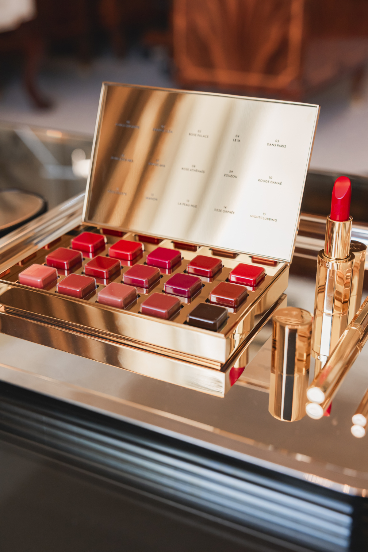 CELINE BEAUTÉ全新唇膏系列，首波推出絕美柔緞光「凱旋紅」