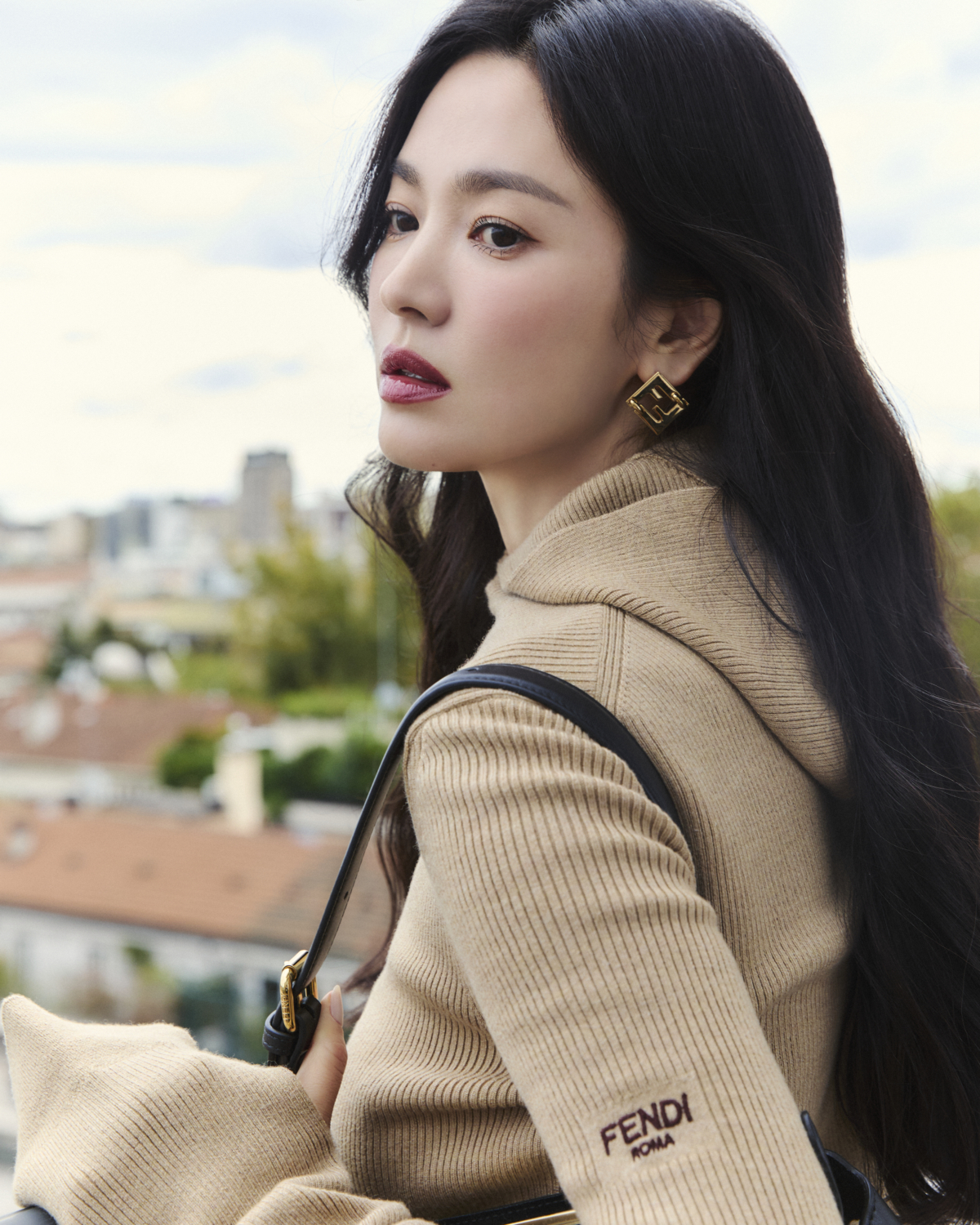 FENDI 品牌形象大使宋慧喬 絕美演繹 嶄新Peekaboo Soft 包款