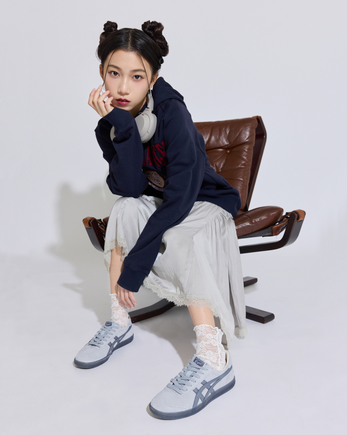 人氣KOL-Ivy郁欣穿搭以Onitsuka Tiger鬼塚虎 TOKUTEN鞋款